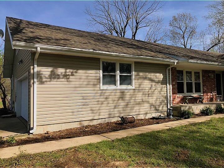 Freshly washed house exterior in Springfield, MO